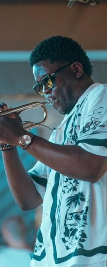 Afro-trumpetist in profile during a performance